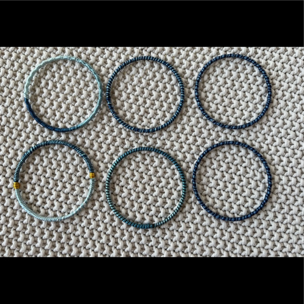 Blue threaded bangles - Picture 2 of 3